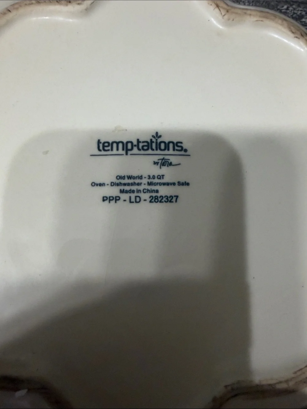 Temp-tations 3 quart Old World  Covered Casserole